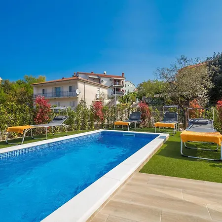 Modern With Heated Pool, Hot Tub And Sauna מאלינסקה