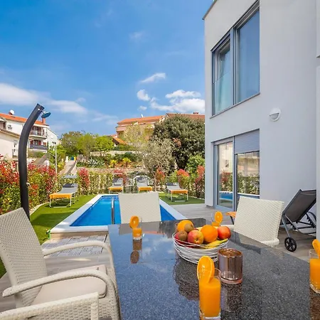 Modern With Heated Pool, Hot Tub And Sauna * Malinska