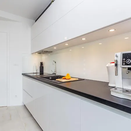 Modern With Heated Pool, Hot Tub And Sauna וילה *