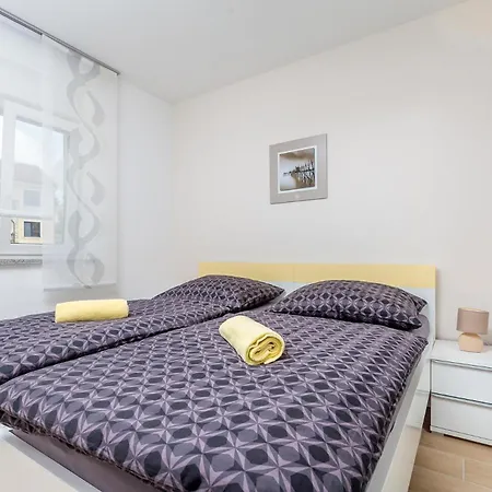 Modern With Heated Pool, Hot Tub And Sauna *