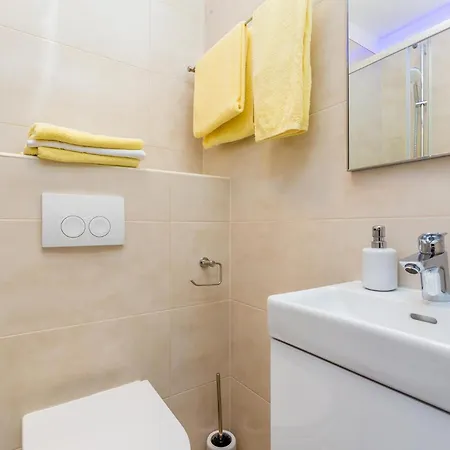 וילה Modern With Heated Pool, Hot Tub And Sauna