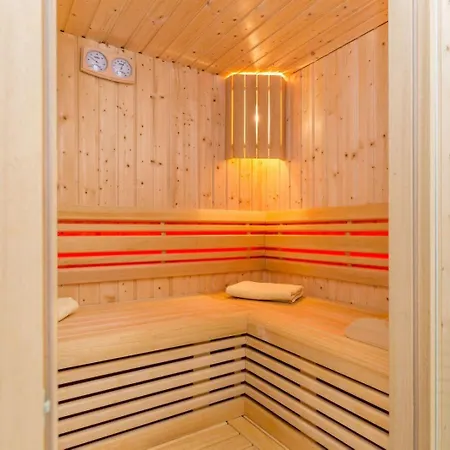 Modern With Heated Pool, Hot Tub And Sauna *