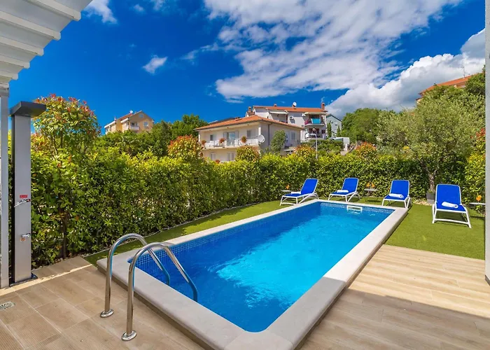 Modern With Heated Pool, Hot Tub And Sauna *