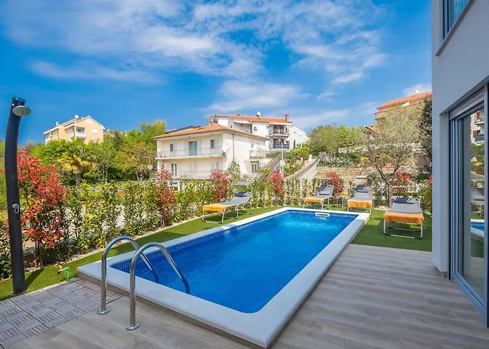 Modern With Heated Pool, Hot Tub And Sauna Villa Malinska