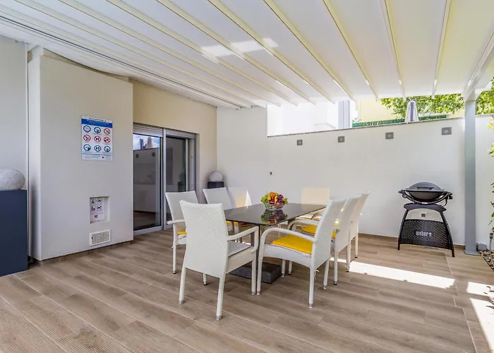Villa Modern With Heated Pool, Hot Tub And Sauna