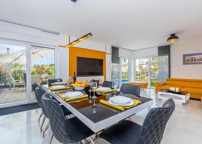 Villa Modern With Heated Pool, Hot Tub And Sauna *