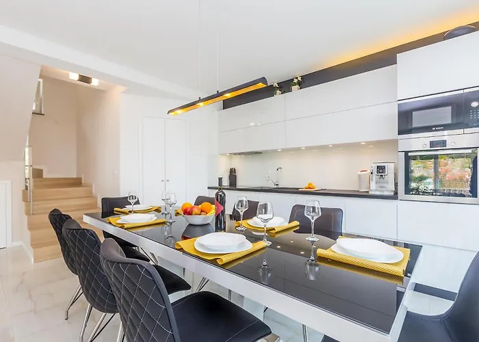 Modern With Heated Pool, Hot Tub And Sauna Malinska
