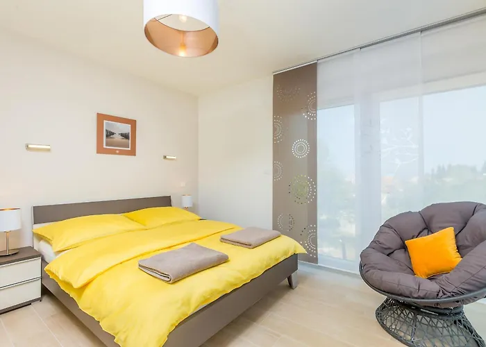 Modern With Heated Pool, Hot Tub And Sauna Villa Malinska