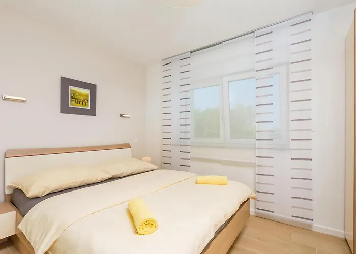 Modern With Heated Pool, Hot Tub And Sauna Villa Malinska