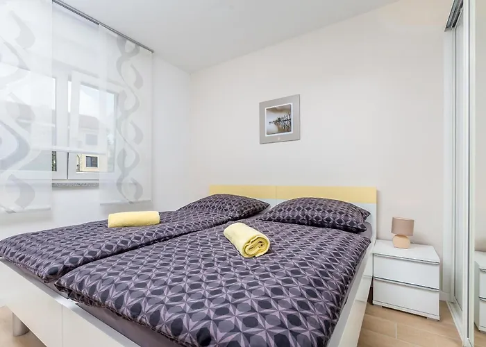 Modern With Heated Pool, Hot Tub And Sauna *