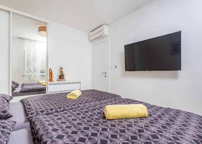 Villa Modern With Heated Pool, Hot Tub And Sauna *