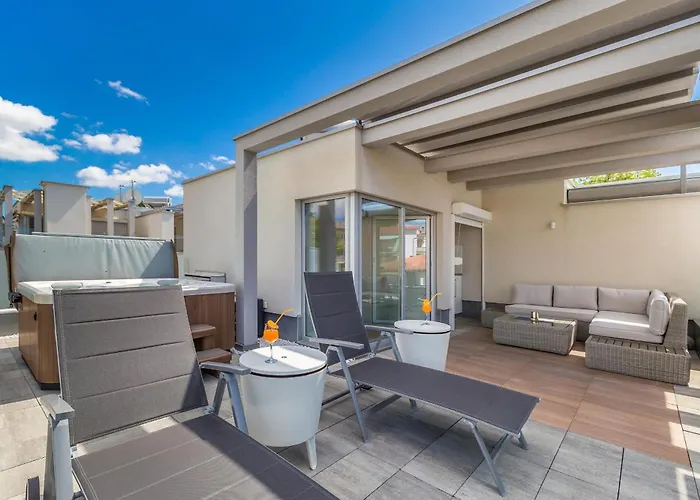 Modern With Heated Pool, Hot Tub And Sauna Villa *