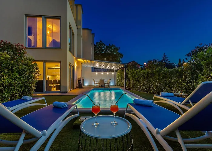 Modern With Heated Pool, Hot Tub And Sauna Villa *