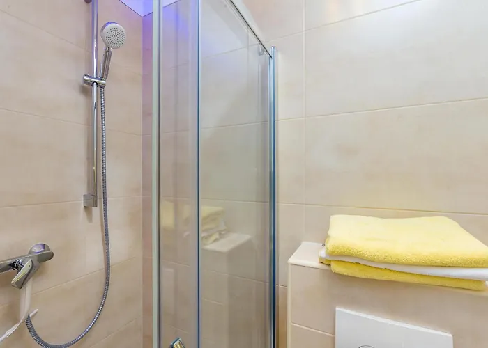 Modern With Heated Pool, Hot Tub And Sauna Villa *