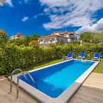 Modern With Heated Pool, Hot Tub And Sauna *