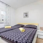 Modern With Heated Pool, Hot Tub And Sauna *