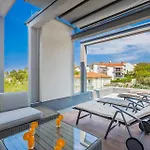 Modern With Heated Pool, Hot Tub And Sauna Villa *