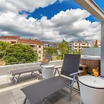 Modern With Heated Pool, Hot Tub And Sauna Malinska