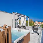 Villa Modern With Heated Pool, Hot Tub And Sauna Malinska