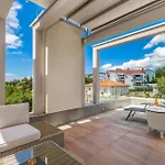 Modern With Heated Pool, Hot Tub And Sauna