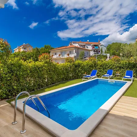 Modern With Heated Pool, Hot Tub And Sauna *