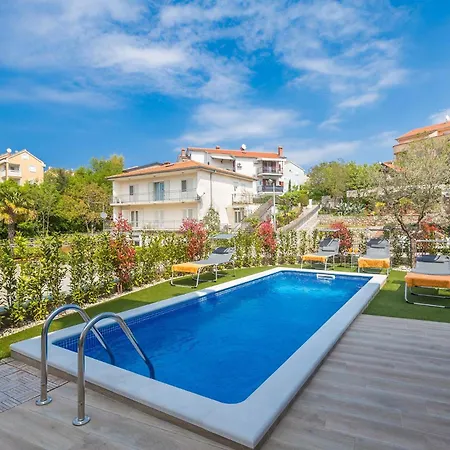 Modern With Heated Pool, Hot Tub And Sauna Villa Malinska