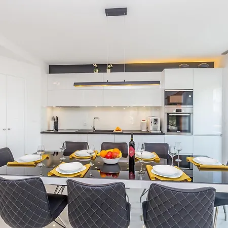Modern With Heated Pool, Hot Tub And Sauna * Malinska