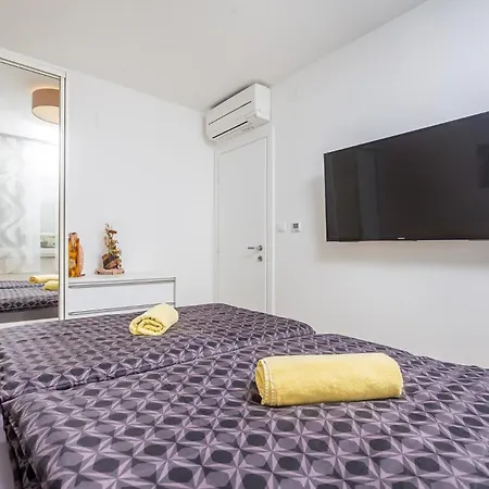 Villa Modern With Heated Pool, Hot Tub And Sauna *
