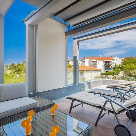Modern With Heated Pool, Hot Tub And Sauna Villa *