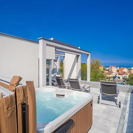 Villa Modern With Heated Pool, Hot Tub And Sauna Malinska